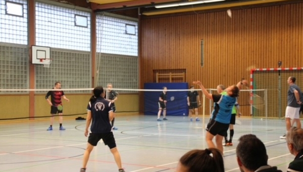 1. Badmintonmannschaft setzt sich an die Tabellenspitze!